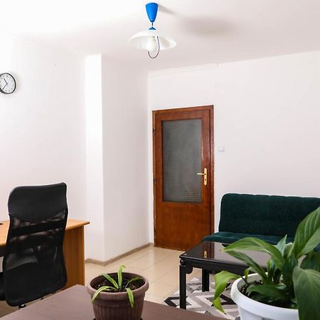 Krichim Apartments,Three-Bedroom, Large Apartment, Top Center ソフィア エクステリア 写真