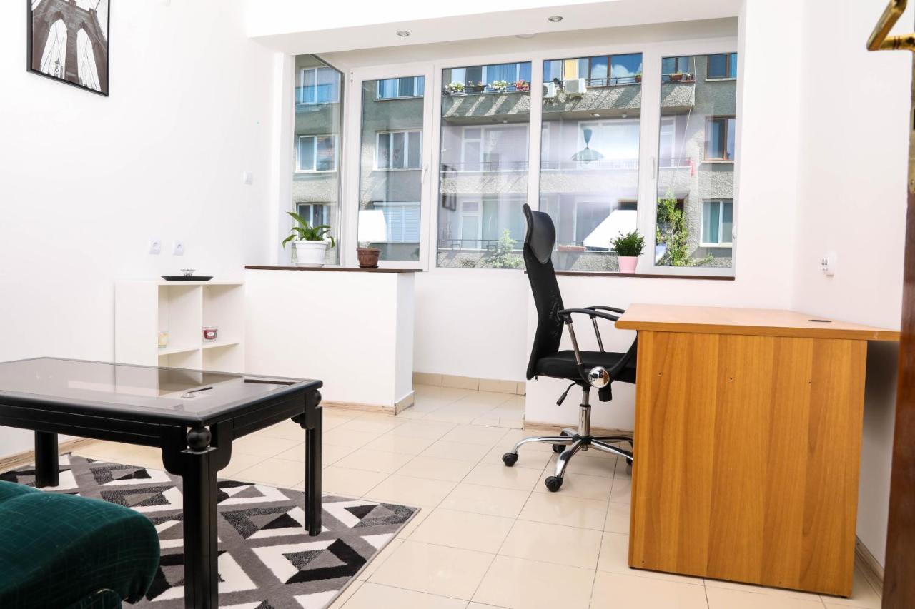 Krichim Apartments,Three-Bedroom, Large Apartment, Top Center ソフィア エクステリア 写真