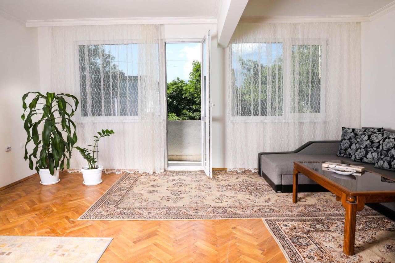 Krichim Apartments,Three-Bedroom, Large Apartment, Top Center ソフィア エクステリア 写真