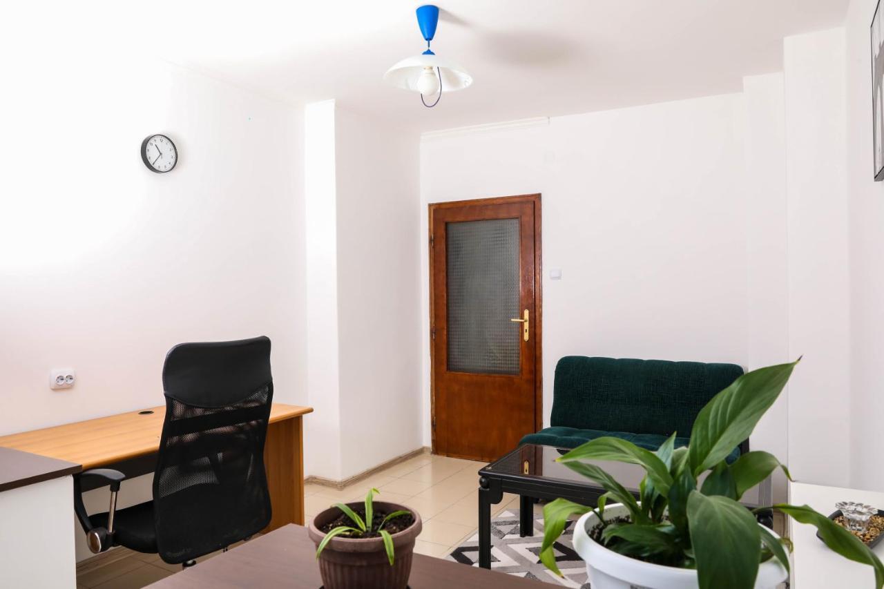 Krichim Apartments,Three-Bedroom, Large Apartment, Top Center ソフィア エクステリア 写真