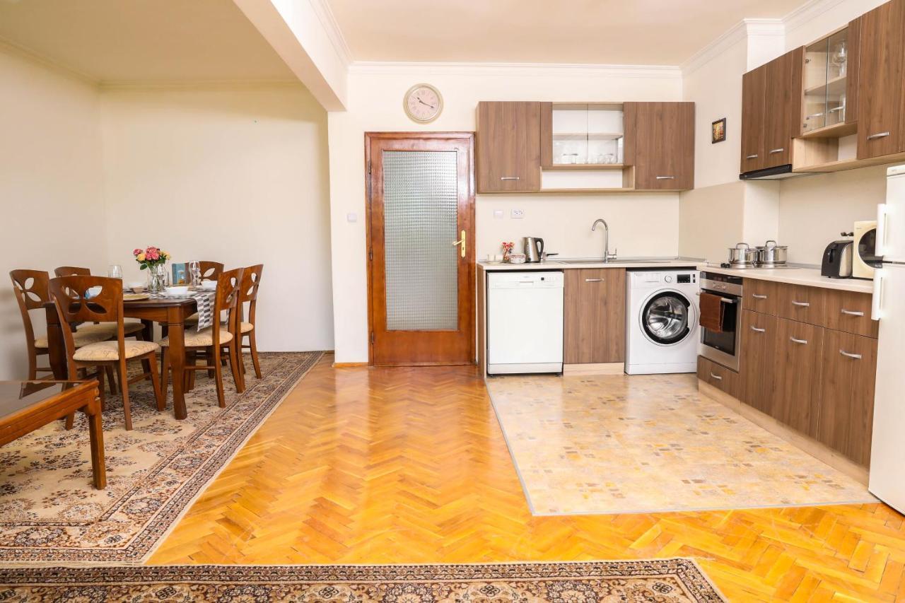 Krichim Apartments,Three-Bedroom, Large Apartment, Top Center ソフィア エクステリア 写真
